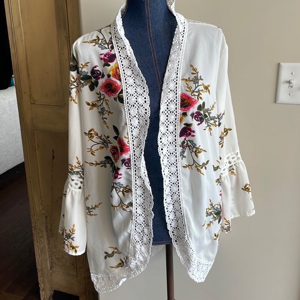 Women’s sz XL Floral Ruana Kimono Lace